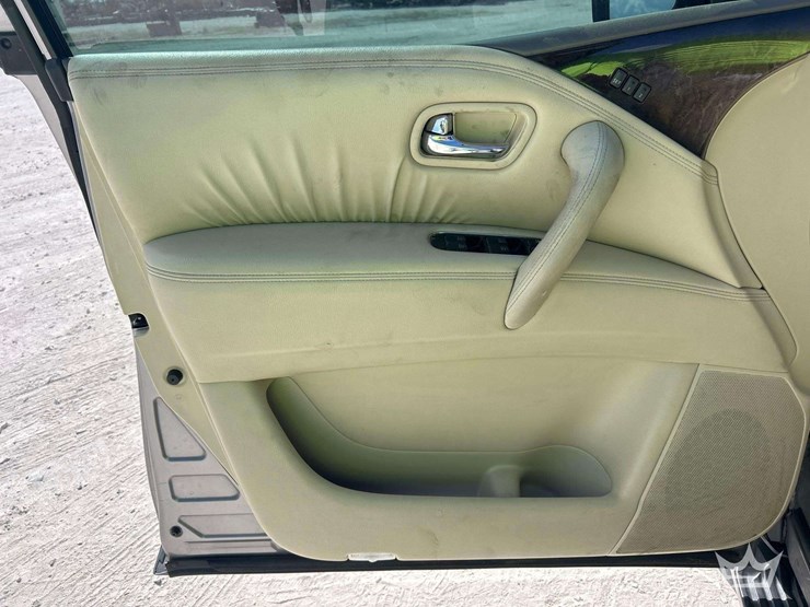 2012-infiniti-qx56-image-13