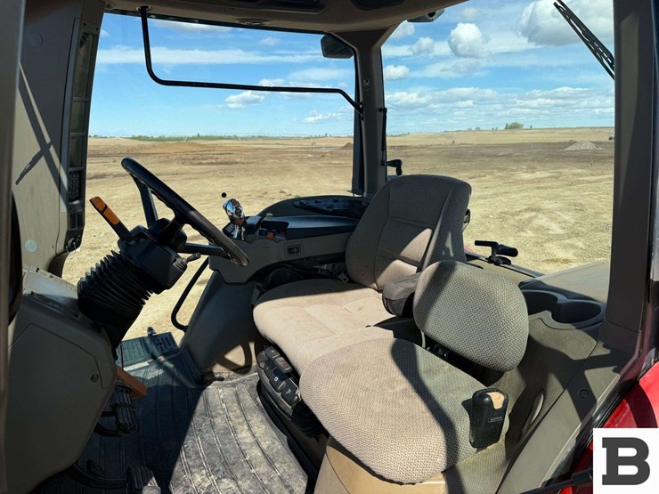 2015-case-ih-magnum-310-image-96