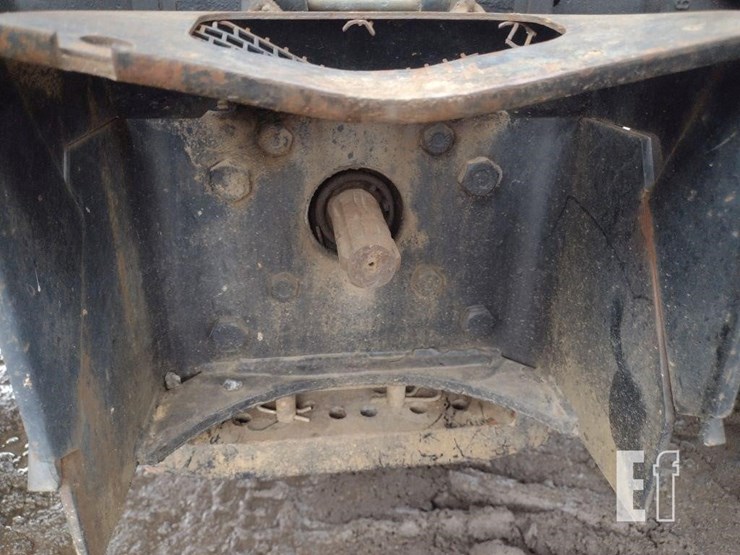 2002-massey-ferguson-4233-image-22