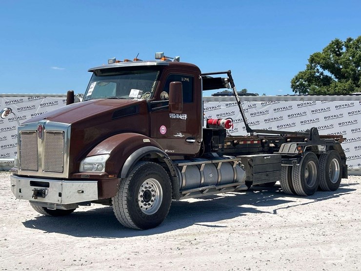 2017-kenworth-t880-image-1