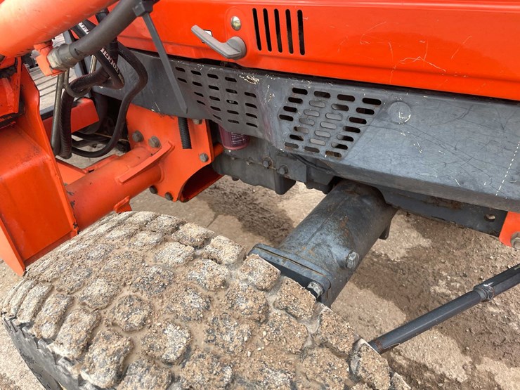 #4056-•-kubota-tractor-image-38