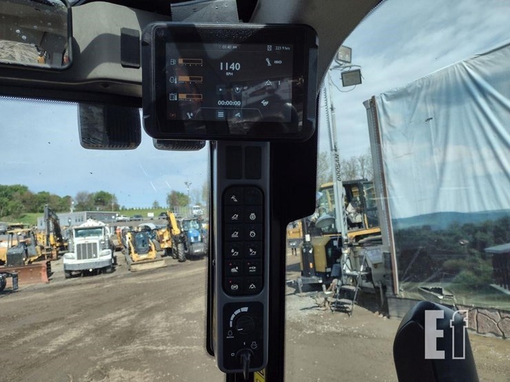 2024-jcb-3ts-8t-image-7