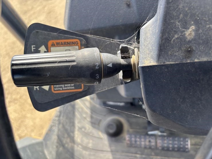 2019-deere-310l-ep-image-36