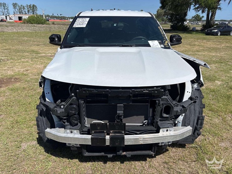 2020-ford-explorer-image-32