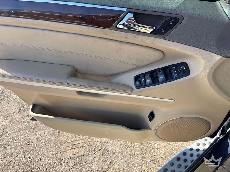 2012-mercedes-benz-gl450-image-12