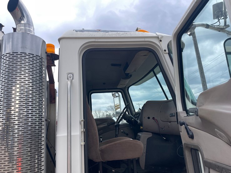 #4030-•-2005-mack-tractor-unit-18-image-63
