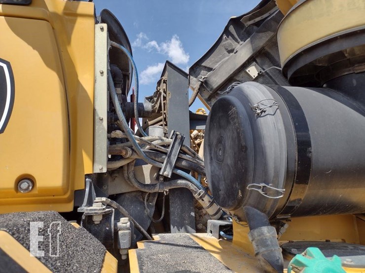 deere-300d-image-37