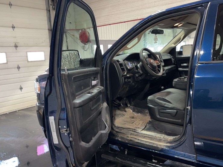 2019-dodge-3500-image-10