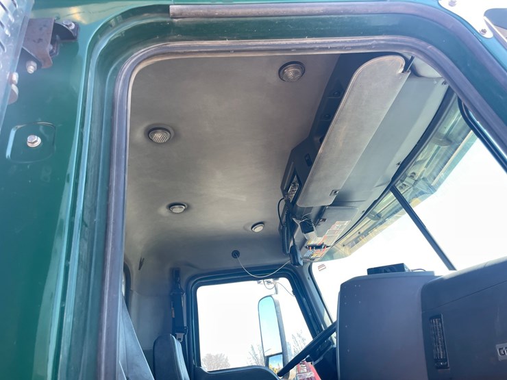 #4014-•-2013-quad-axle-mack-dump-truck-(has-wi-title)-image-94
