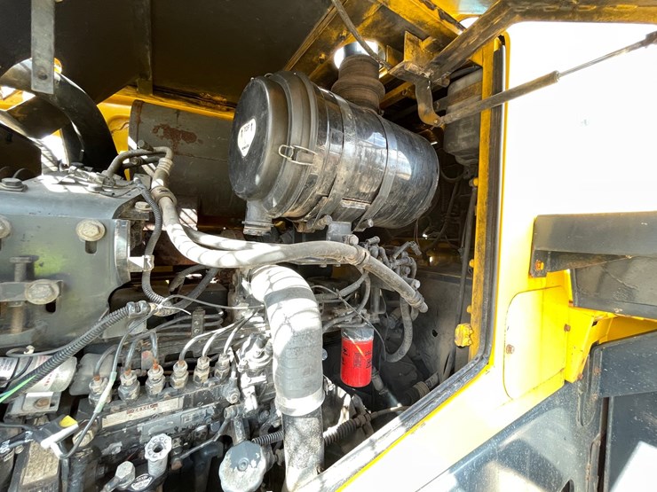2005-komatsu-wa320-5l-image-36
