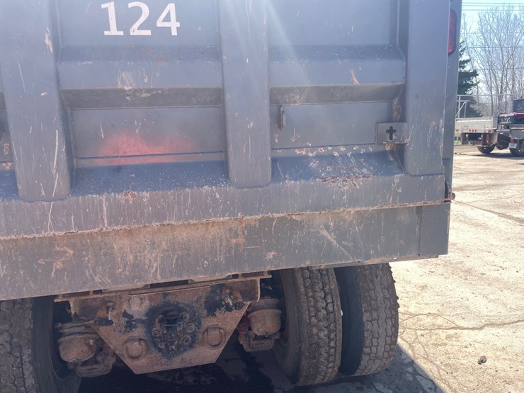 #4013-•-2000-quad-axle-mack-dump-truck-(has-wi-title)-image-84