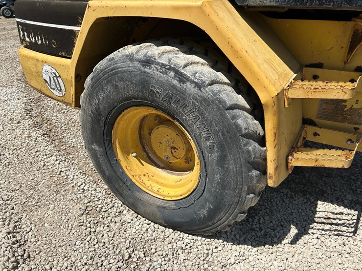 caterpillar-906-image-13