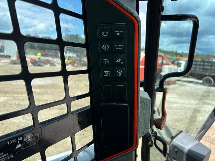 bobcat-t76-image-28
