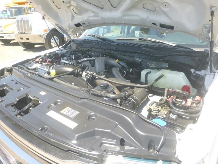 2022-ford-f550-image-30