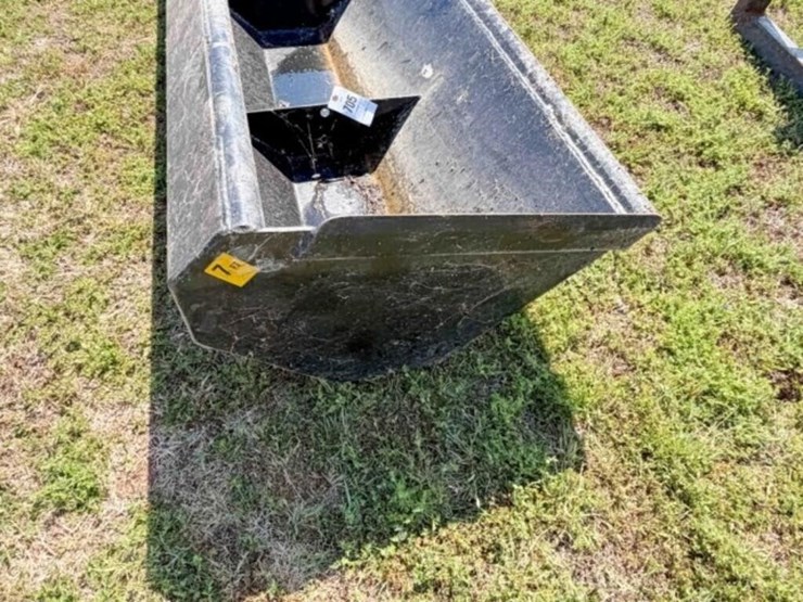 7’-loader-bucket-image-3