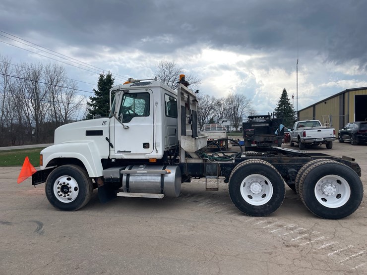 #4030-•-2005-mack-tractor-unit-18-image-8