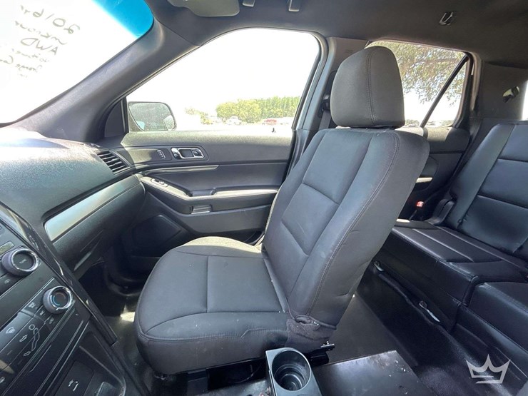 2016-ford-explorer-image-14