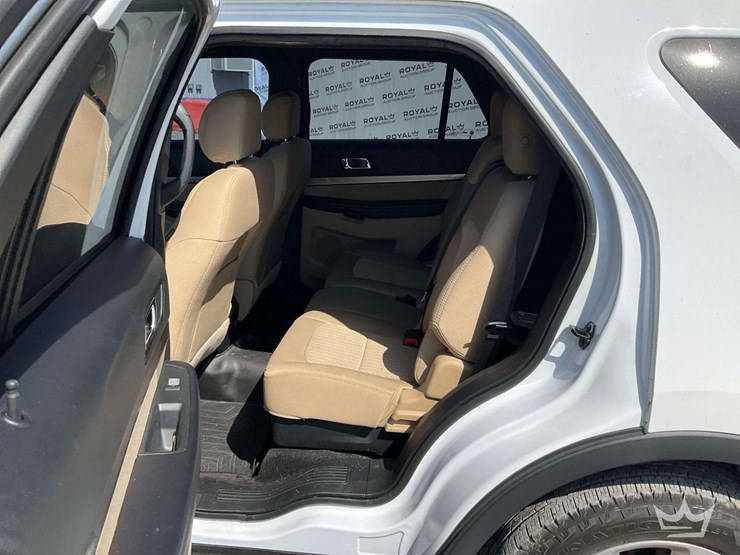 2017-ford-explorer-image-17