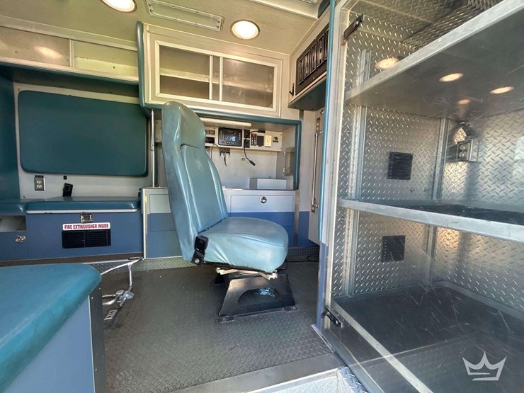 2005-freightliner-fld120-image-28