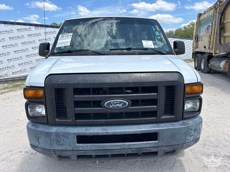 2011-ford-e250-image-28