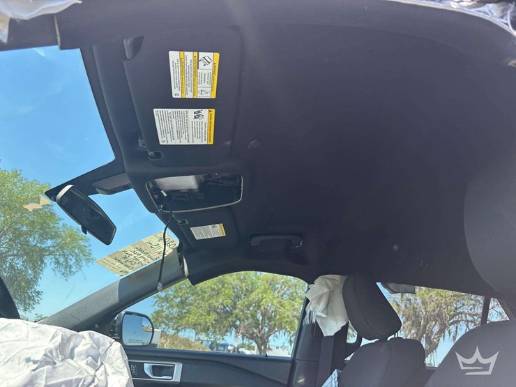 2020-ford-explorer-image-23