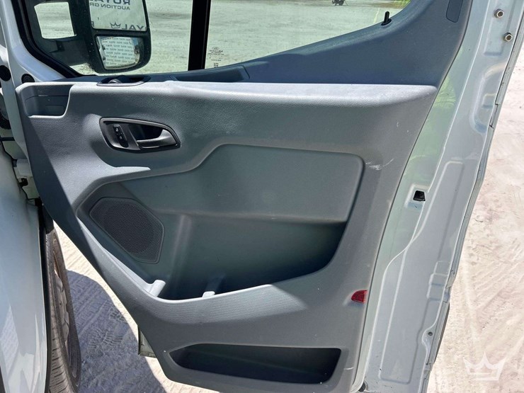 2017-ford-transit-image-26
