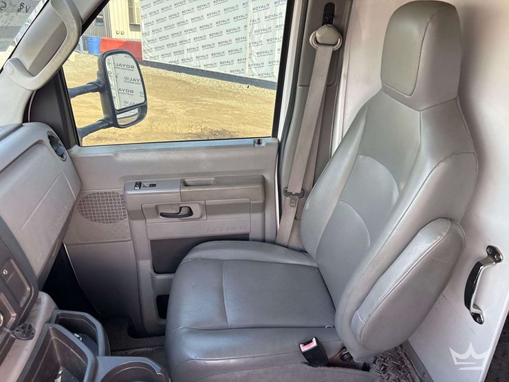 2014-ford-e350-image-16