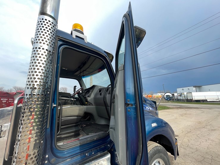 2015-kenworth-t880-image-111