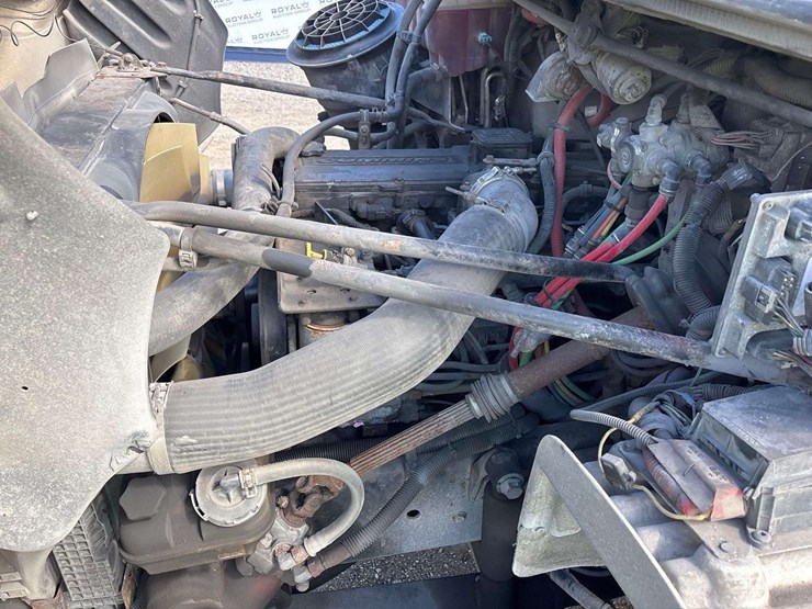 2007-freightliner-m2-106-image-12