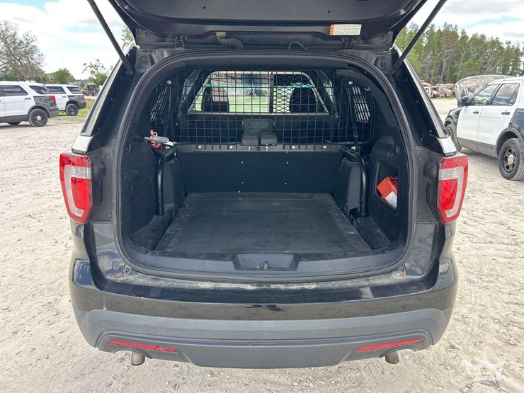 2016-ford-explorer-image-21