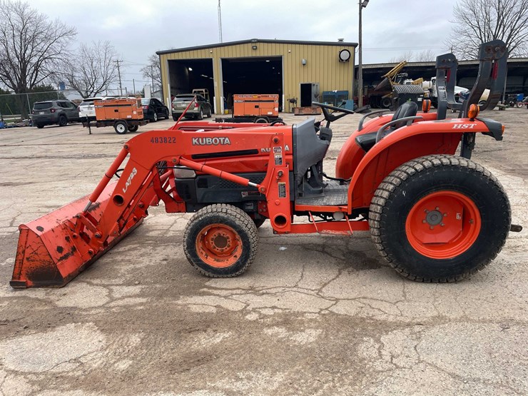 #4054-•-kubota-tractor-image-8