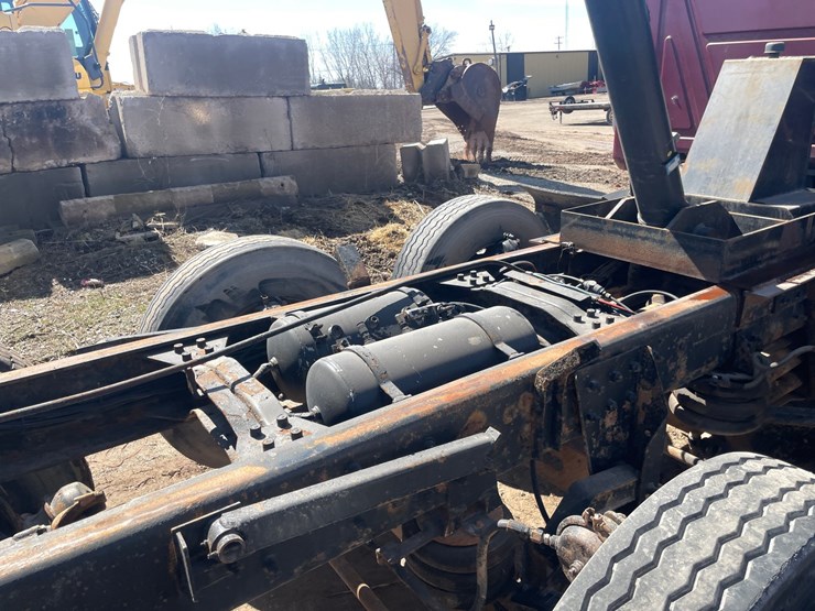#4013-•-2000-quad-axle-mack-dump-truck-(has-wi-title)-image-152