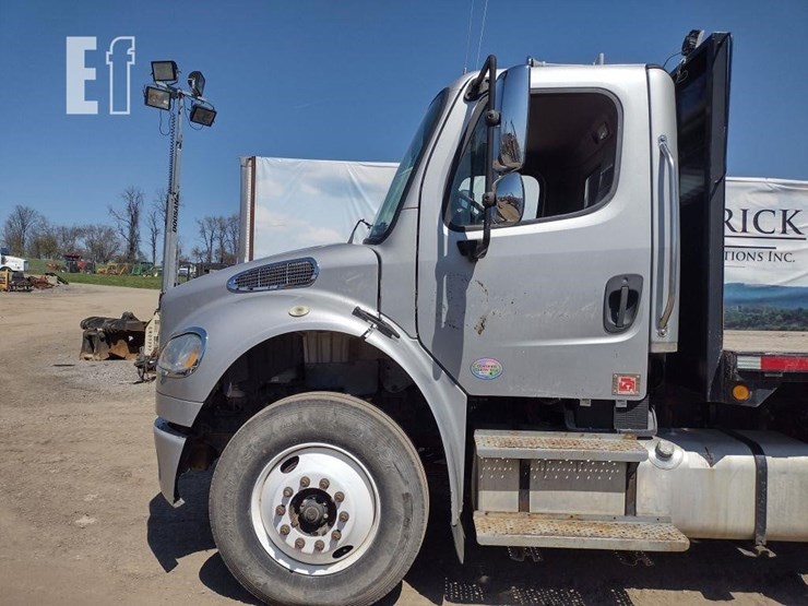 2015-freightliner-business-class-m2-106-image-17