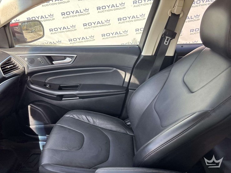 2019-ford-edge-image-16