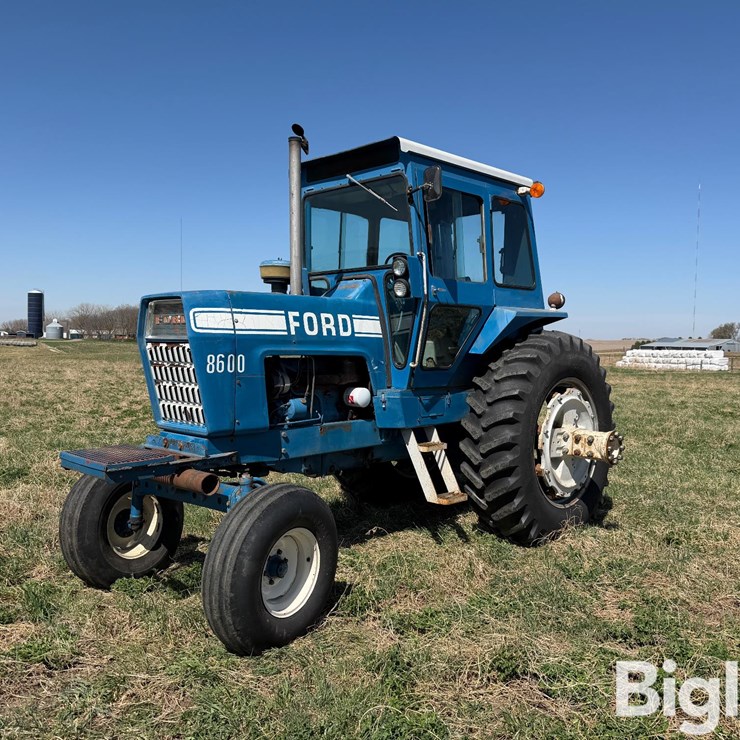 1976 FORD 8600