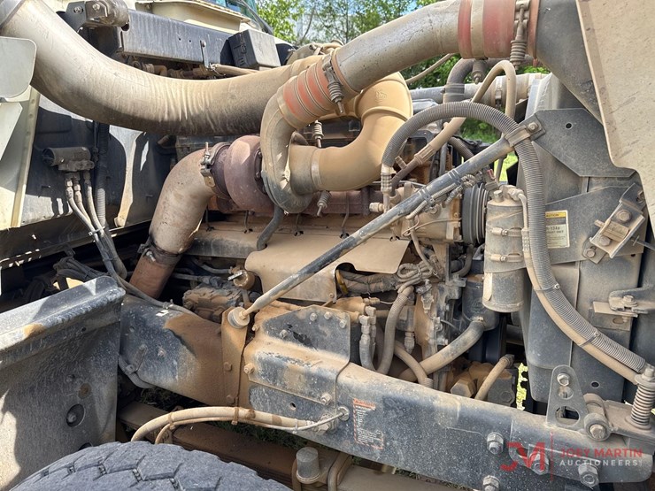 1999-mack-rd690s-image-13
