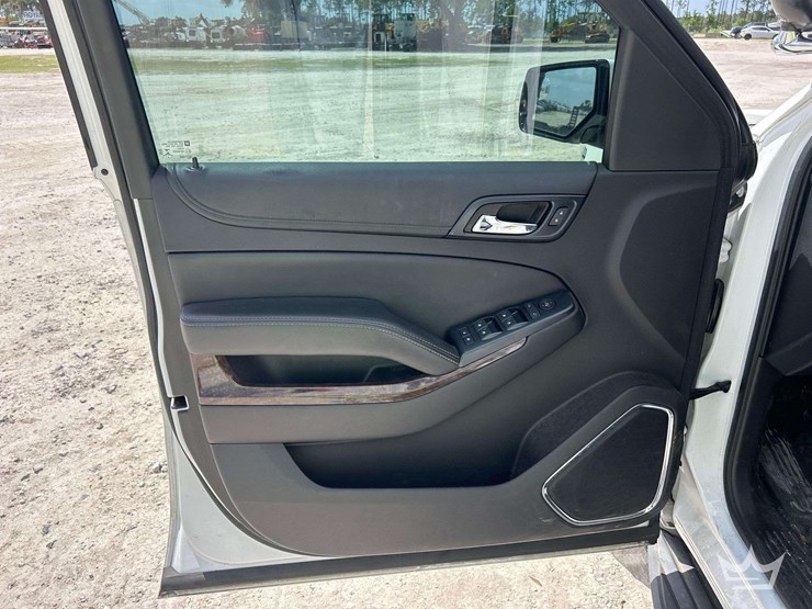 2018-chevrolet-tahoe-image-14