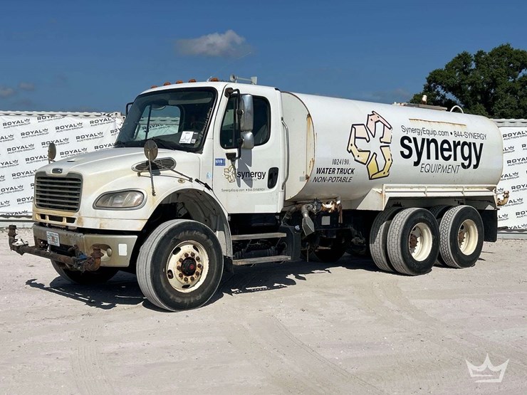 2019-freightliner-m2-106-image-1