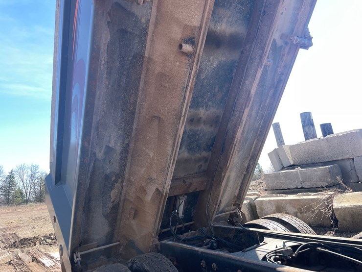 #4013-•-2000-quad-axle-mack-dump-truck-(has-wi-title)-image-156