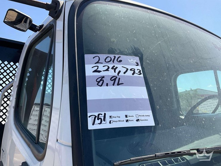 2016-freightliner-m2-106-image-28