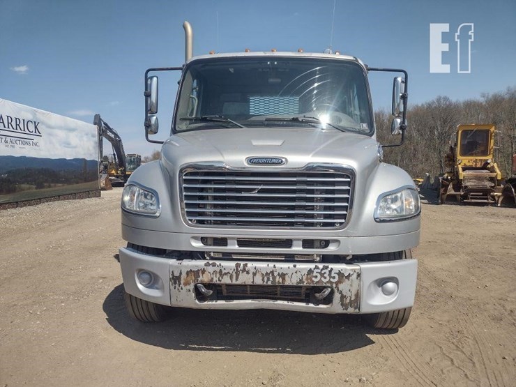 2015-freightliner-business-class-m2-106-image-2