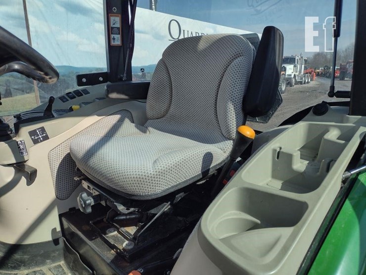2017-john-deere-4052r-image-14