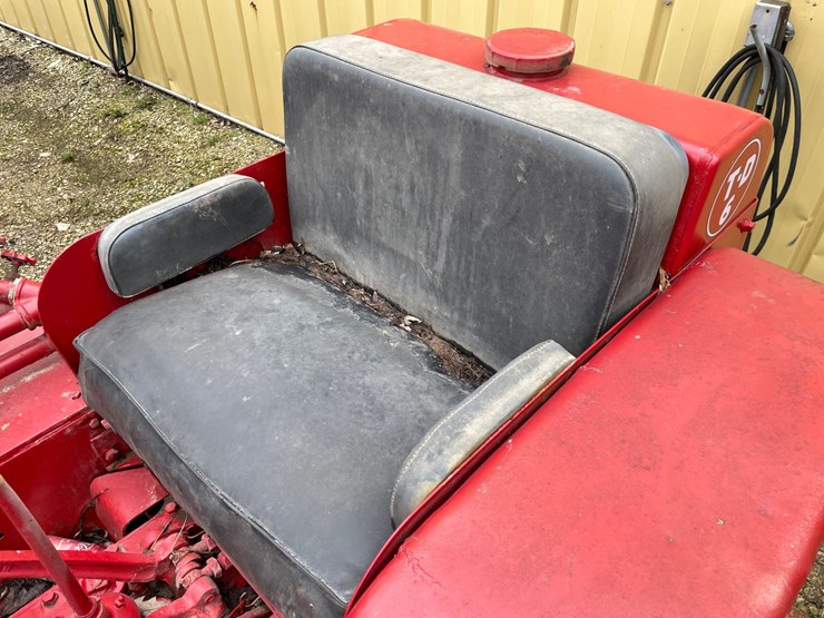 #4087-•-international-antique-dozer-image-30