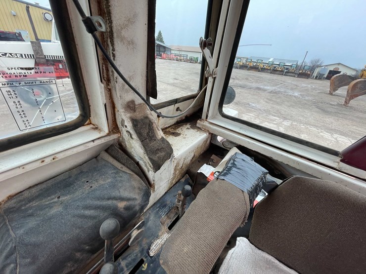 #4064-•-case-1370-tractor-image-68