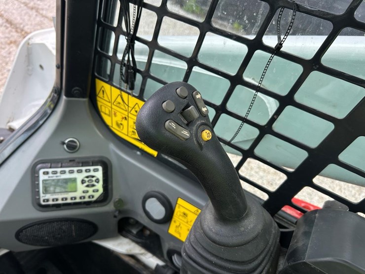 2023-bobcat-t770-image-26