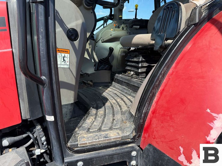 case-ih-farmall-105u-image-60