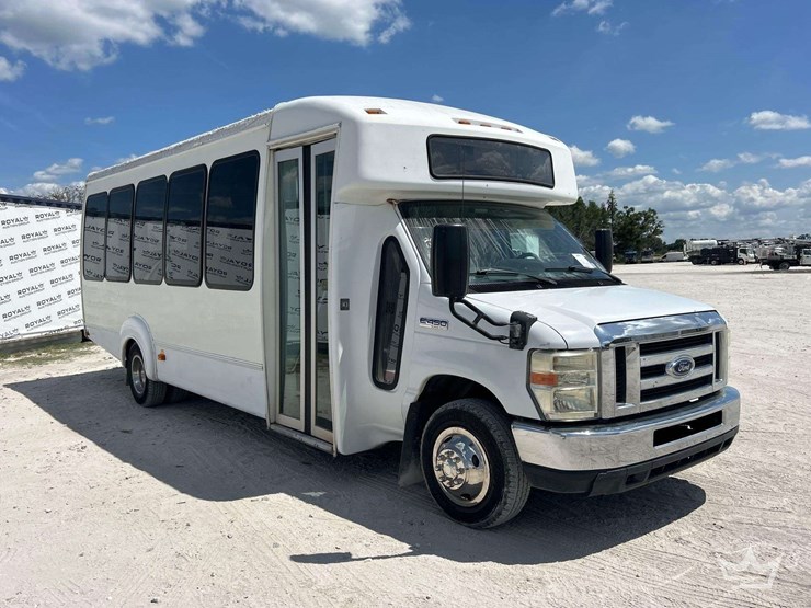 2013-ford-e450-image-2