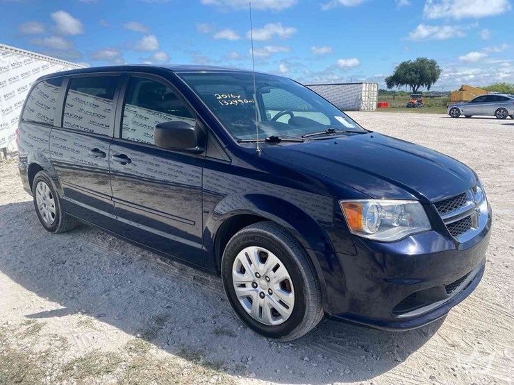2016-dodge-grand-caravan-image-2