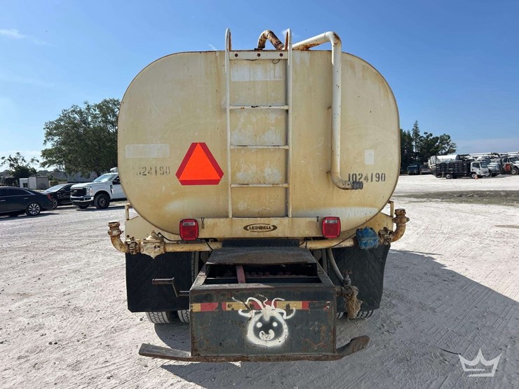 2019-freightliner-m2-106-image-31