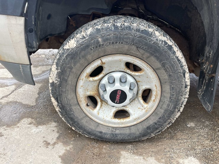 #4043-•-2002-gmc-250-(has-wi-title)-image-11
